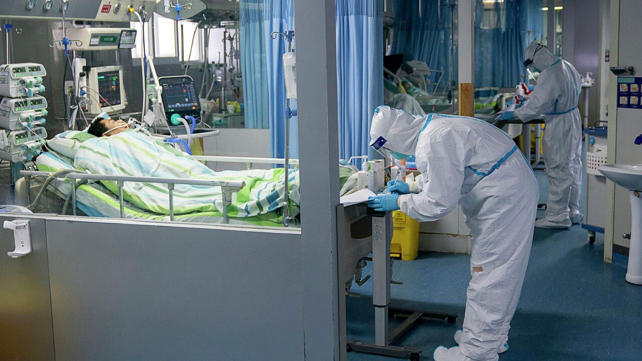 СМИ: китайский чиновник "сбежал" в США с данными о коронавирусе