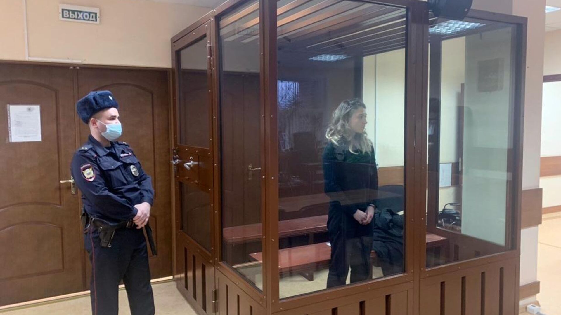 Суд вынес приговор двоим обвиняемым в нападении на полицейского в Москве