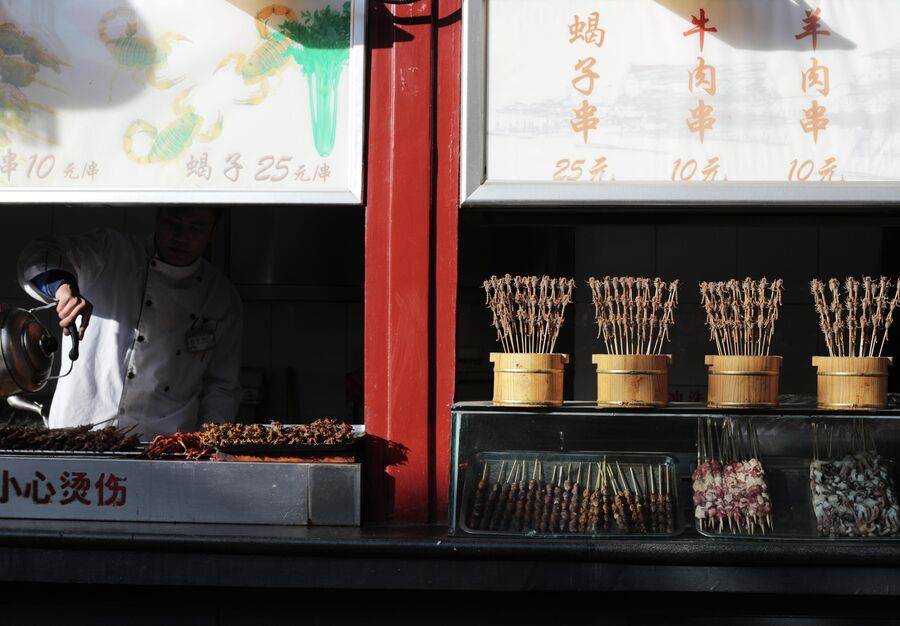 Рынок уличной еды Ванфуцзин в Пекине