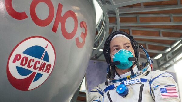 Астронавт не выйдет в открытый космос из-за "медицинской проблемы"