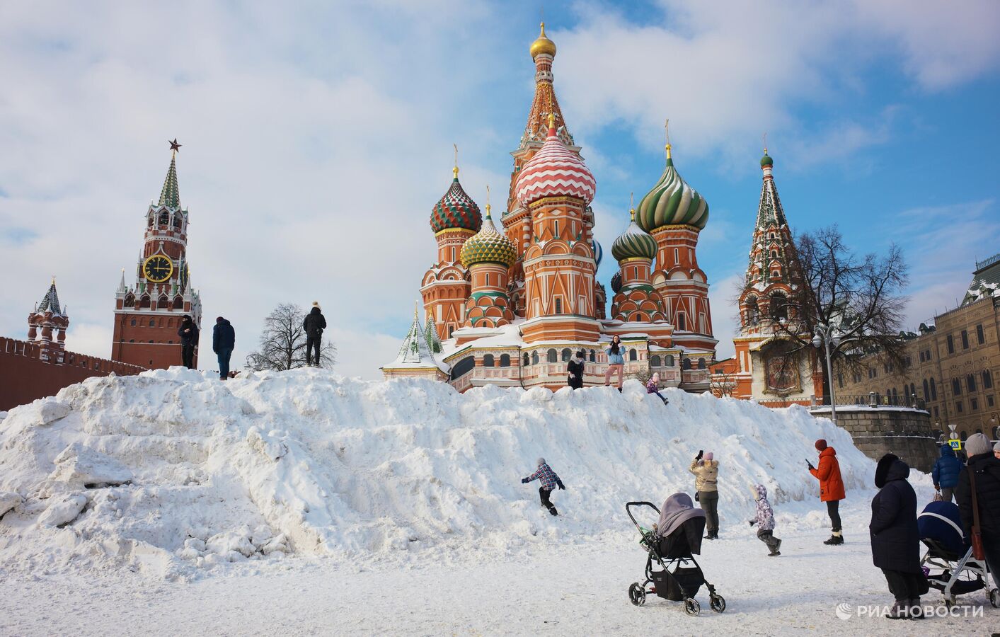 красная площадь в снегу