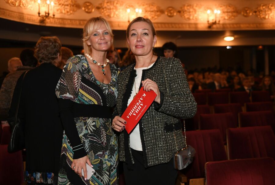 Руководитель школы танцев Prime Katia Liepa Academy Екатерина Лиепа и телеведущая Арина Шарапова на премьере мюзикла Анна Каренина в театре Московская оперетта в Москве Руководитель школы танцев Prime Katia Liepa Academy Екатерина Лиепа и телеведущая Арина Шарапова на премьере мюзикла Анна Каренина в театре Московская оперетта в Москве