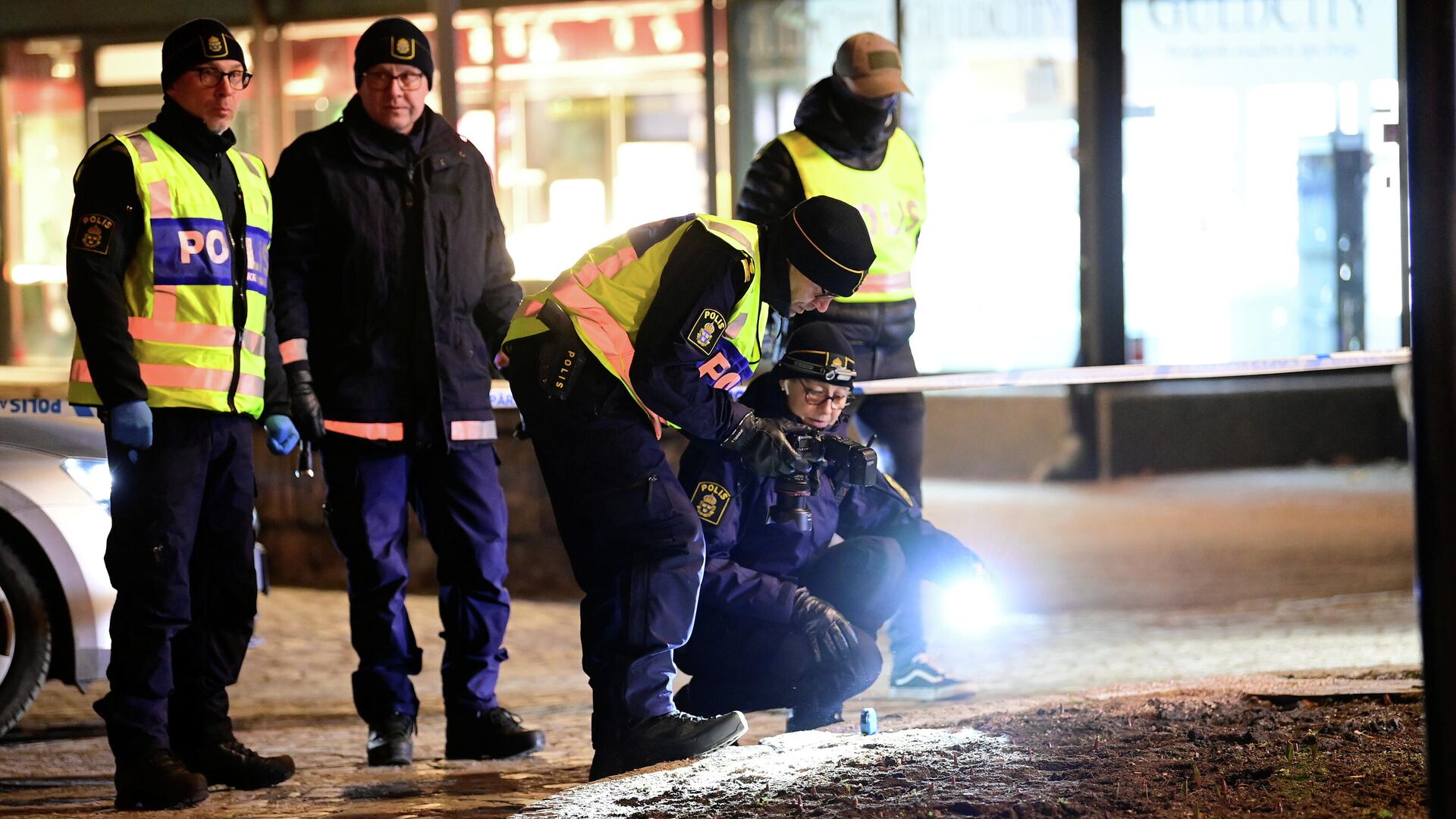 Нападение на финляндию. Полиция Швеции. Полицейские в Швеции.