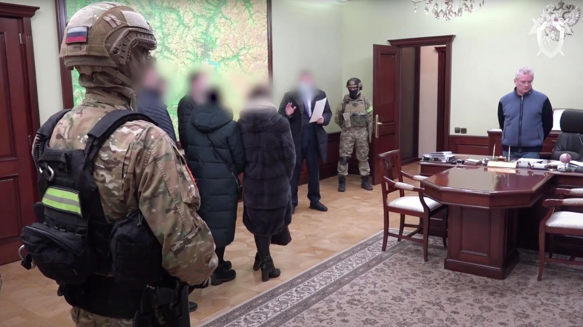 Кадр видео задержания губернатора Пензенской области Ивана Белозерцева Кадр видео задержания губернатора Пензенской области Ивана Белозерцева - РИА Новости, 1920, 21.03.2021