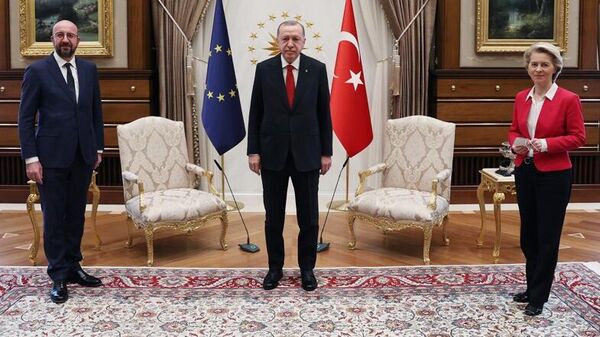 Евродепутатов возмутила ситуация со стульями на встрече в Турции