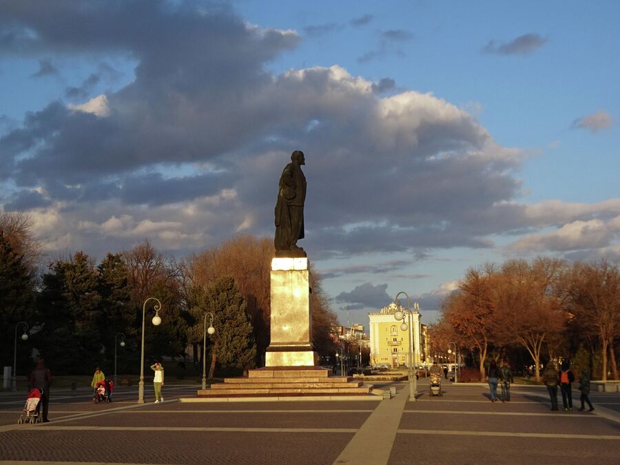 Памятник Ленину Памятник Ленину
