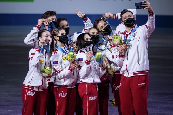 Сборная России с золотыми медалями на командном чемпионате мира по фигурному катанию. Сборная России с золотыми медалями на командном чемпионате мира по фигурному катанию.