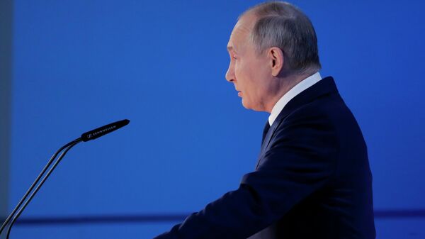 Путин призвал четко и ритмично работать с инфраструктурными проектами
