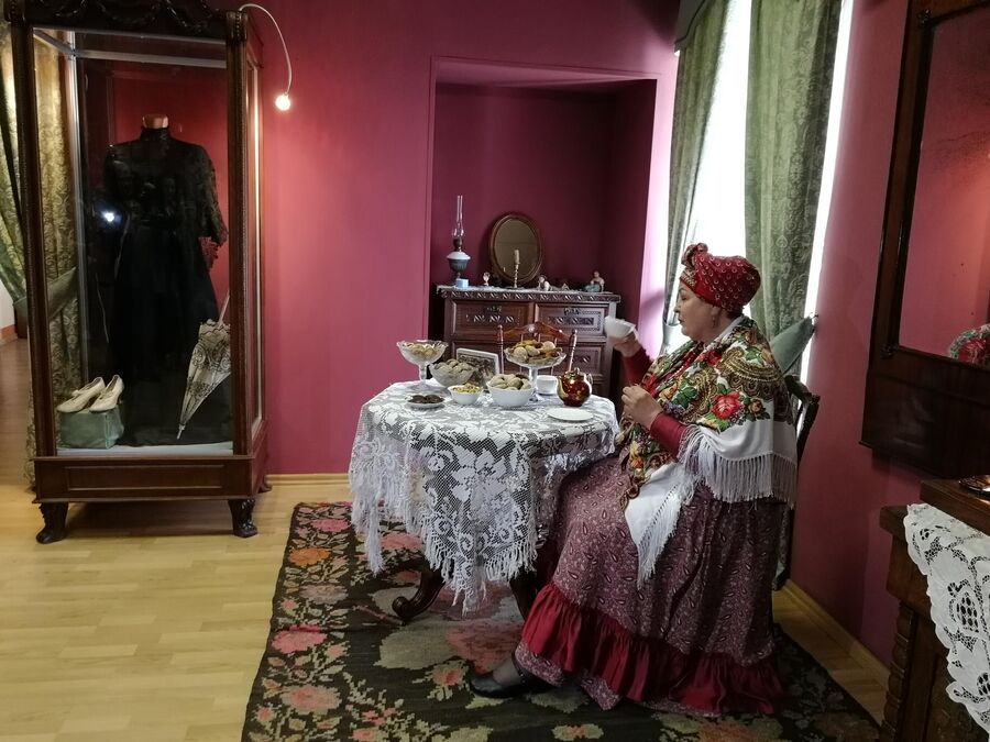 Музейно-выставочный центр Путевой дворец в Солнечногорске. Бытовые зарисовки