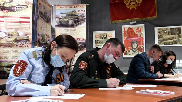 Участники Международной просветительско-патриотической акции Диктант Победы 2021, посвященной 76-й годовщине Победы в Великой Отечественной войне, в Музее-мемориале Великой Отечественной войны 1941-1945 годов в Казани Участники Международной просветительско-патриотической акции Диктант Победы 2021, посвященной 76-й годовщине Победы в Великой Отечественной войне, в Музее-мемориале Великой Отечественной войны 1941-1945 годов в Казани