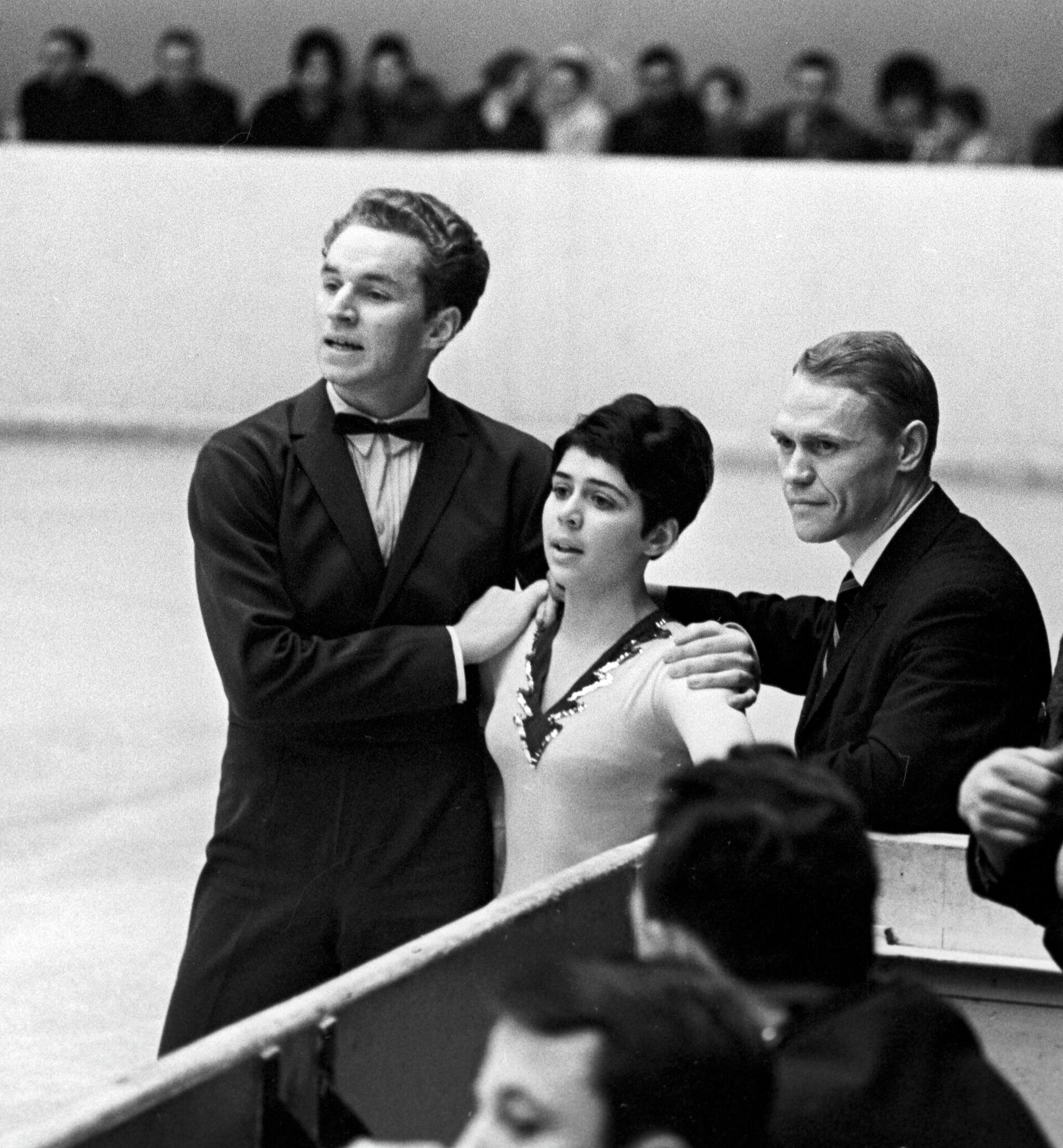 Ирина Роднина, Алексей Уланов и тренер Станислав Жук. Архивное фото Ирина Роднина, Алексей Уланов и тренер Станислав Жук. Архивное фото - РИА Новости, 1920, 24.05.2021