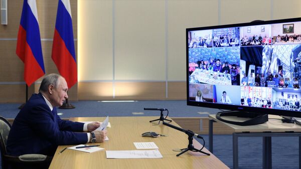 Путин поделился личным воспоминанием с многодетными семьями