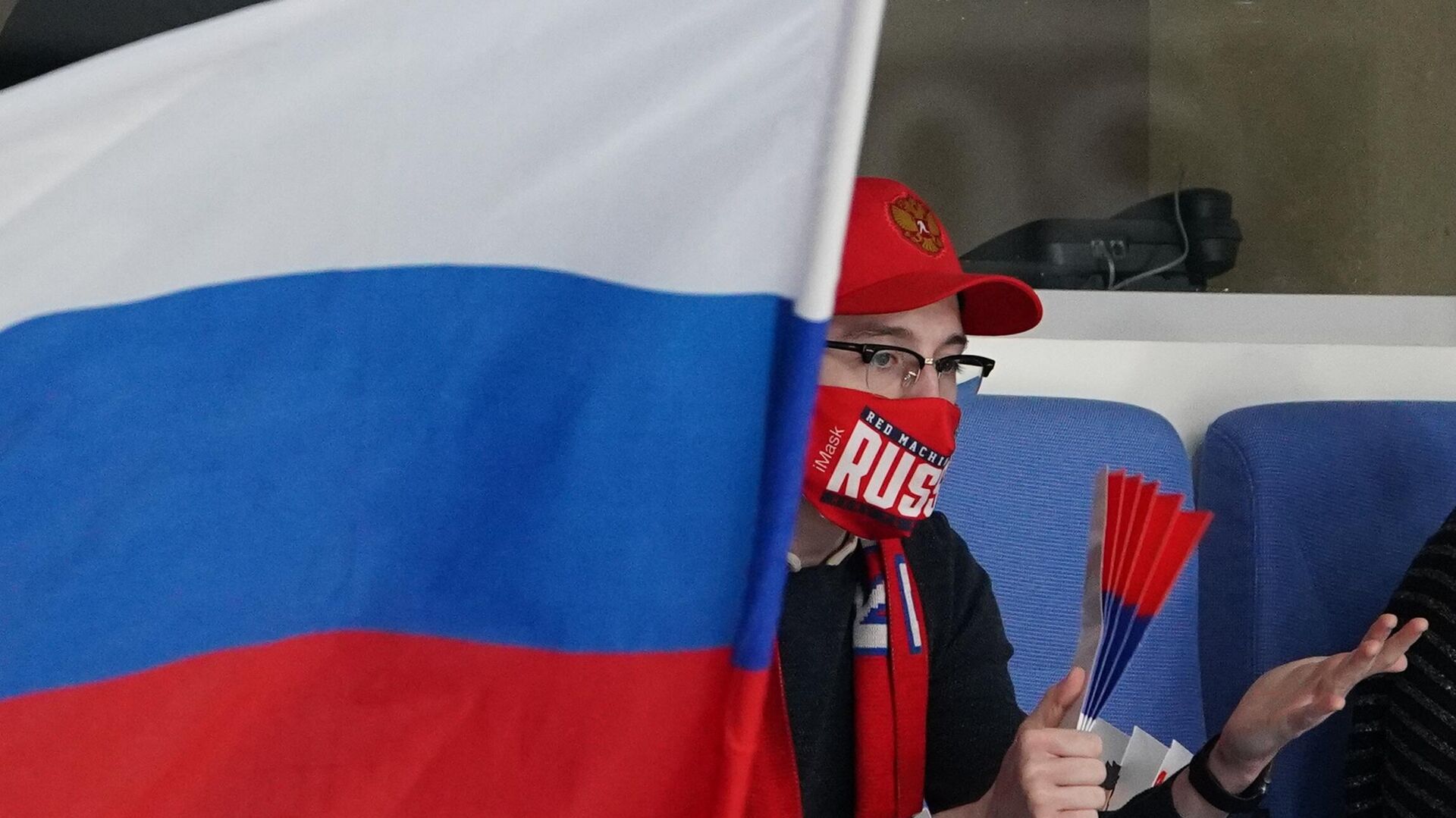 Болельщики сборной России во время матча второго этапа Еврохоккейтура 2020/21 Болельщики сборной России во время матча второго этапа Еврохоккейтура 2020/21 - РИА Новости, 1920, 29.06.2021