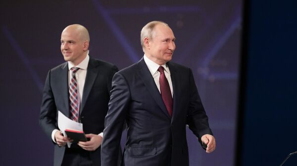 Путин призвал совершенствовать правовую систему для бизнеса