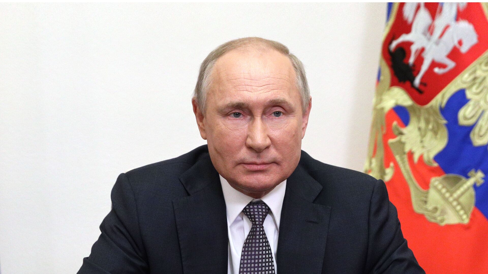 Политологи рассказали об ожиданиях от прямой линии с Путиным