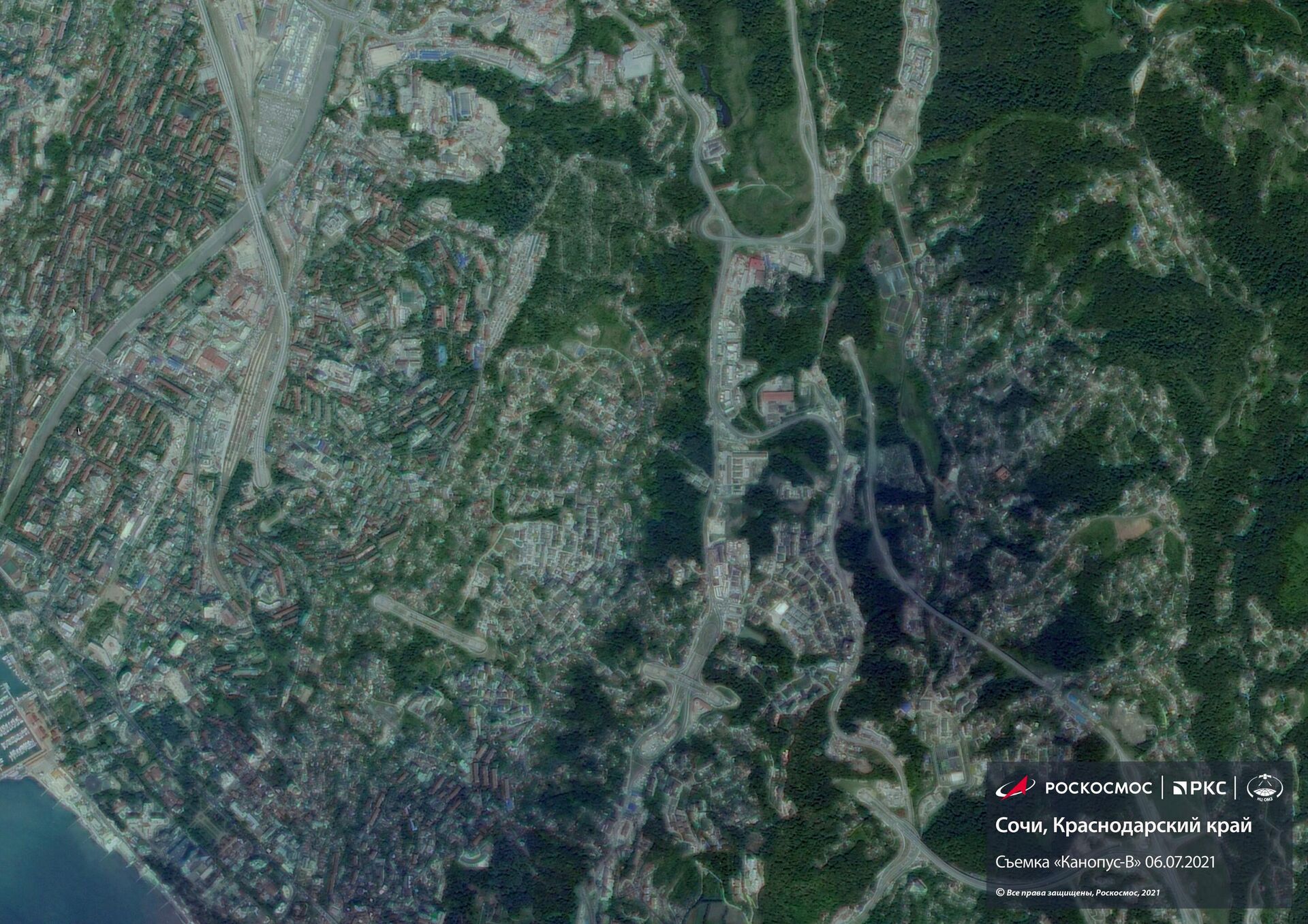 "Роскосмос" опубликовал снимки подтопленного ливнями Сочи