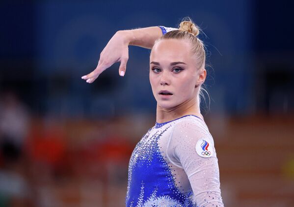 Российская спортсменка, член сборной России (команда ОКР) Ангелина Мельникова перед выступлением в командном многоборье среди женщин на соревнованиях по спортивной гимнастике на XXXII летних Олимпийских играх в Токио Российская спортсменка, член сборной России (команда ОКР) Ангелина Мельникова перед выступлением в командном многоборье среди женщин на соревнованиях по спортивной гимнастике на XXXII летних Олимпийских играх в Токио