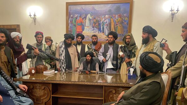 Боевики Талибана* в президентском дворце в Кабуле, Афганистан