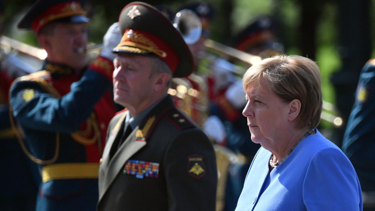 Меркель возложила цветы к Могиле Неизвестного Солдата