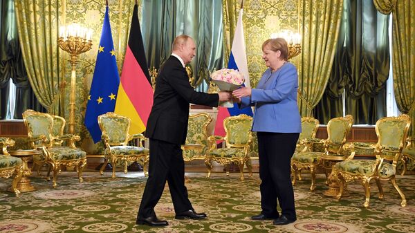 Меркель заявила, что рада конструктивному диалогу между Россией и Германией