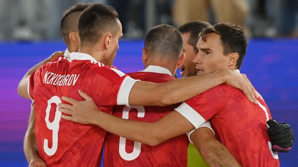 Сборная России вышла в четвертьфинал домашнего ЧМ по пляжному футболу