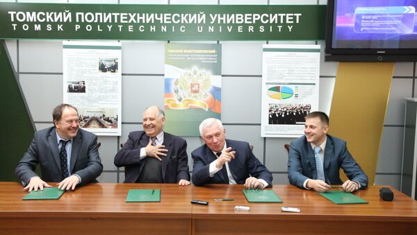 Томский политехнический университет подписал соглашение о создании водного консорциума с двумя институтами СО РАН и с компанией ООО Сибстройнефтегаз Томский политехнический университет подписал соглашение о создании водного консорциума с двумя институтами СО РАН и с компанией ООО Сибстройнефтегаз