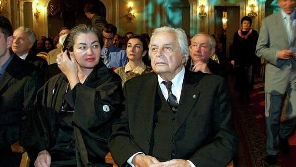 Художественный руководитель Театра на Таганке режиссер Юрий Любимов с супругой на концерте Музыкальное приношение к 85-летию Юрия Любимова в Большом зале Московской консерватории Художественный руководитель Театра на Таганке режиссер Юрий Любимов с супругой на концерте Музыкальное приношение к 85-летию Юрия Любимова в Большом зале Московской консерватории