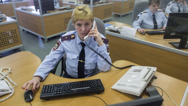Сотрудница службы 02 ГУ МВД. Архивное фото Сотрудница службы 02 ГУ МВД. Архивное фото
