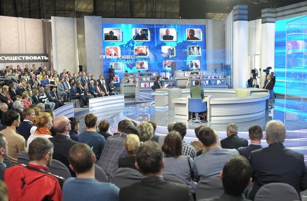 Президент России Владимир Путин отвечает на вопросы россиян в программе Прямая линия с Владимиром Путиным Президент России Владимир Путин отвечает на вопросы россиян в программе Прямая линия с Владимиром Путиным