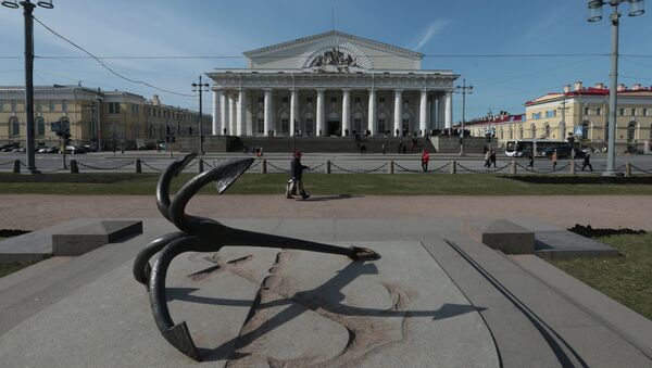 Здание Биржи на Биржевой площади в Санкт-Петербурге Здание Биржи на Биржевой площади в Санкт-Петербурге