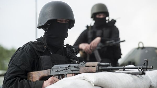 Украинские военнослужащие на КПП у города Славянска на востоке Украины Украинские военнослужащие на КПП у города Славянска на востоке Украины