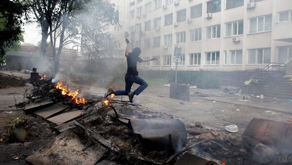 Пожар в здании УВД в Мариуполе 9 мая 2014 Пожар в здании УВД в Мариуполе 9 мая 2014