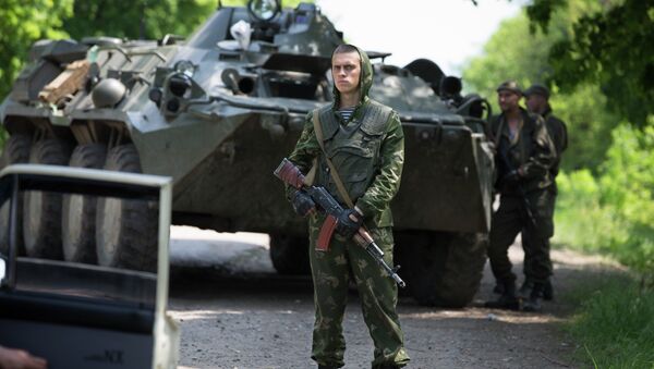 Украинские военные возле Краматорска 14 мая 2014. Архивное фото Украинские военные возле Краматорска 14 мая 2014. Архивное фото