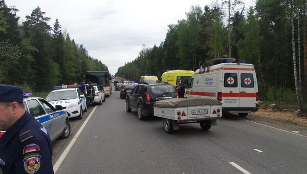 Столкновение автобуса и легковой автомашины в Пушкинском районе Подмосковья. Архивное фото Столкновение автобуса и легковой автомашины в Пушкинском районе Подмосковья. Архивное фото