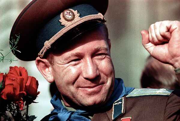 Космонавт Алексей Леонов Космонавт Алексей Леонов