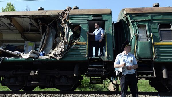 Пассажирский и грузовой поезда столкнулись в Подмосковье Пассажирский и грузовой поезда столкнулись в Подмосковье