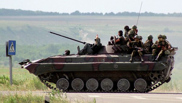Военнослужащие украинской национальной гвардии в Старобельске Луганской области Военнослужащие украинской национальной гвардии в Старобельске Луганской области