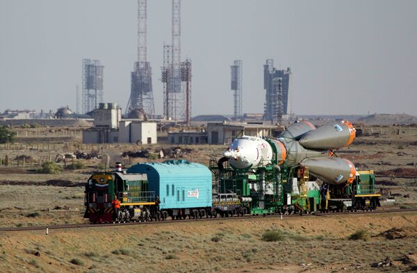 Вывоз и установка PH Союз-ФГ с ТПК Союз ТМА-13М на космодроме Байконур Вывоз и установка PH Союз-ФГ с ТПК Союз ТМА-13М на космодроме Байконур