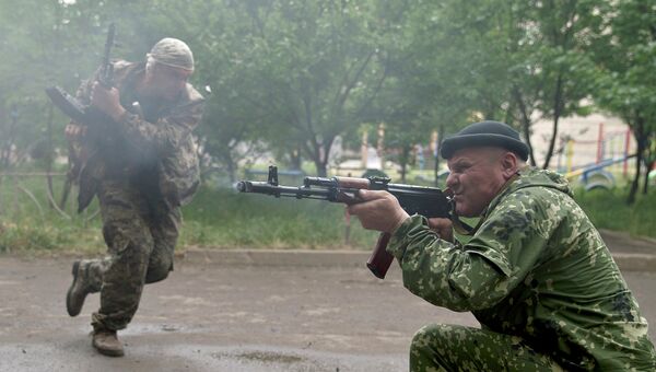 Бойцы народного ополчения. Архивное фото Бойцы народного ополчения. Архивное фото