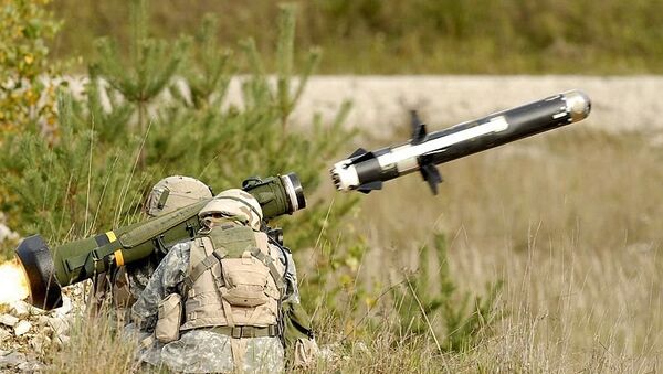 Американский переносной противотанковый ракетный комплекс (ПТРК) FGM-148 Javelin. Архивное фото. Американский переносной противотанковый ракетный комплекс (ПТРК) FGM-148 Javelin. Архивное фото.