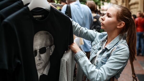 Футболки Все путем с изображением Путина, архивное фото Футболки Все путем с изображением Путина, архивное фото