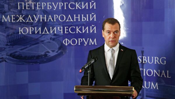 Дмитрий Медведев на церемонии награждения в рамках IV Петербургского международного юридического форума Дмитрий Медведев на церемонии награждения в рамках IV Петербургского международного юридического форума
