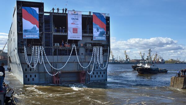 Спуск на воду кормовой части вертолетоносца класса Мистраль. Архивное фото Спуск на воду кормовой части вертолетоносца класса Мистраль. Архивное фото