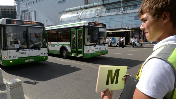 Дополнительные автобусы работают в районе аварии в московском метро. Архивное фото Дополнительные автобусы работают в районе аварии в московском метро. Архивное фото