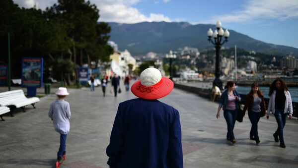 На набережной города Ялты. Архивное фото На набережной города Ялты. Архивное фото