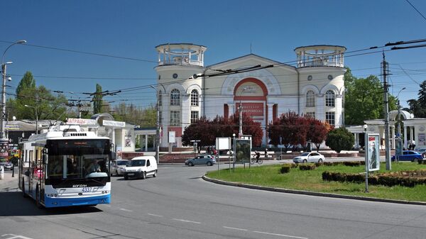 Вид на кинотеатр Симферополь на площади Советская в городе Симферополе. Архивное фото Вид на кинотеатр Симферополь на площади Советская в городе Симферополе. Архивное фото
