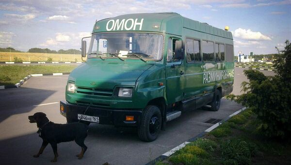 Взрывотехники на месте обстрела КПП Гуково. Архивное фото Взрывотехники на месте обстрела КПП Гуково. Архивное фото