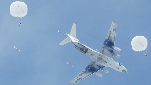Военно-транспортный самолет Ил-76. Архивное фото Военно-транспортный самолет Ил-76. Архивное фото