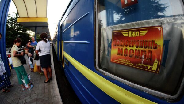 Первый поезд отправился из Симферополя в Москву в объезд Украины Первый поезд отправился из Симферополя в Москву в объезд Украины