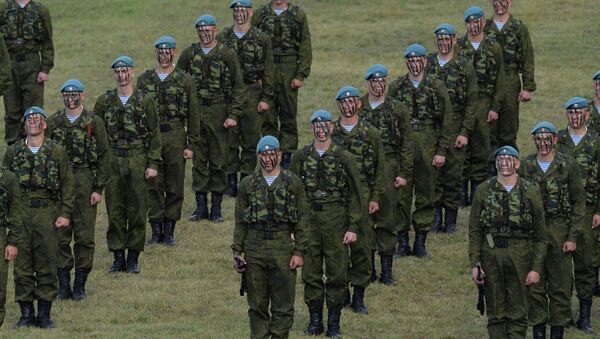 Военнослужащие воздушно-десантных войск РФ. Архивное фото Военнослужащие воздушно-десантных войск РФ. Архивное фото
